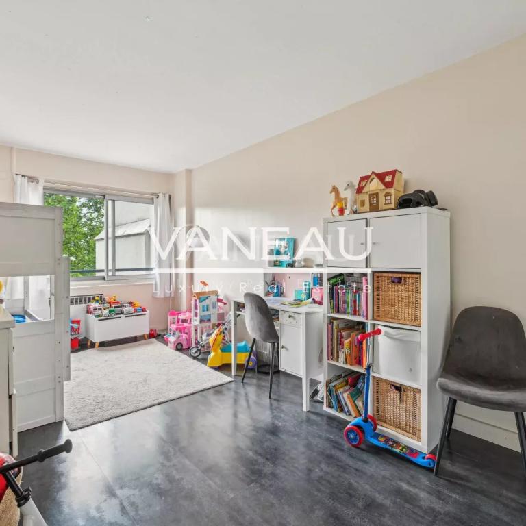 PARIS XVI - LANNES - DUFRENOY - Appartement familial avec vue dé