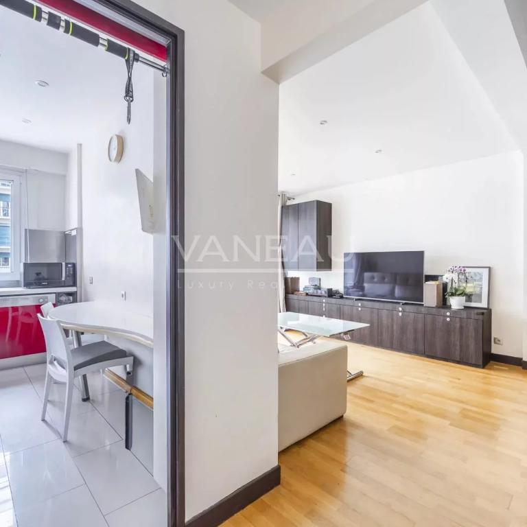 PARIS XVIIe - Rue des Acacias - Trois pièces avec balcon