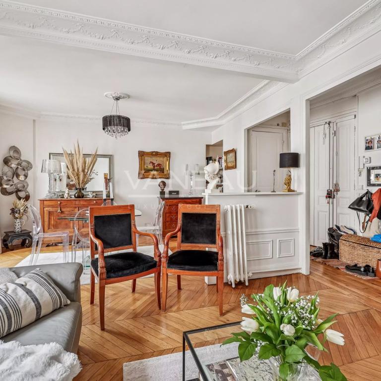 Paris XVe - Croix Nivert : Appartement quatre pièces, charme de 
