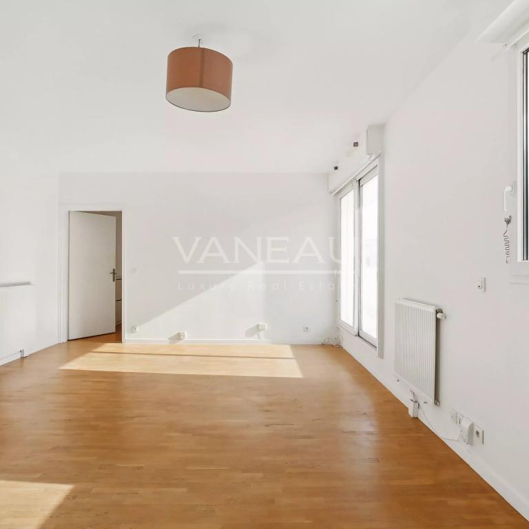 Exclusivité : Trois pièces avec balcon en étage