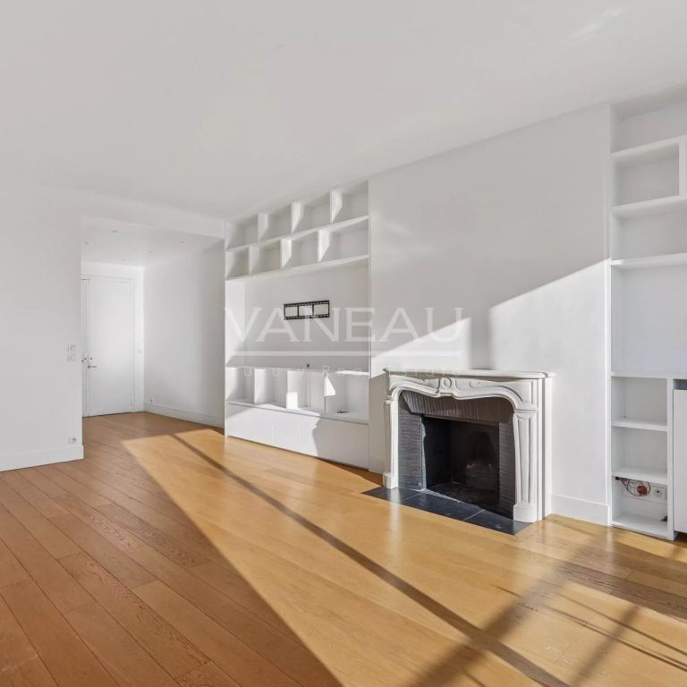 Paris XVIe - Passy - Vue panoramique et balcon.