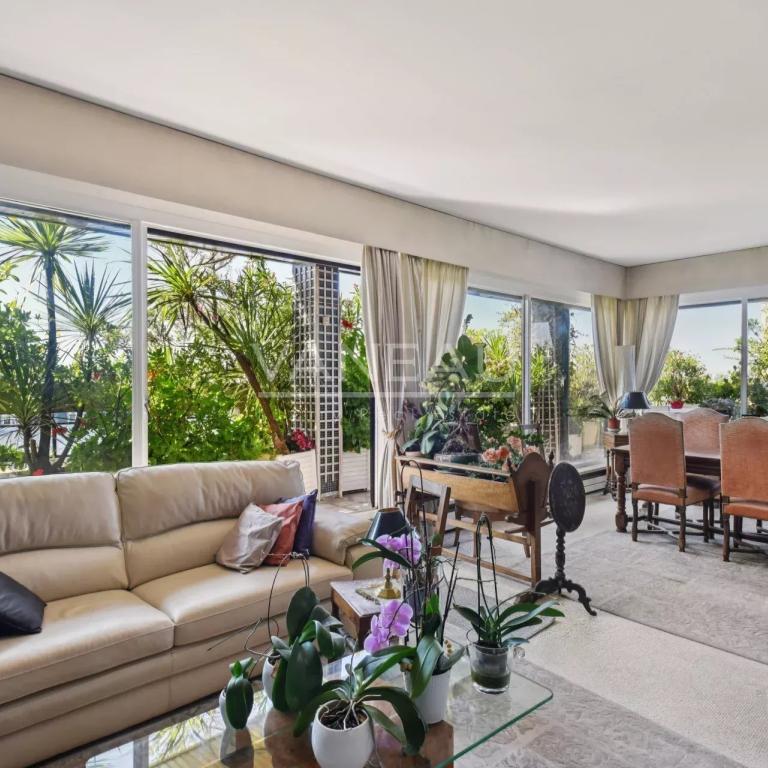 Paris XIVe – dernier étage avec terrasse panoramique