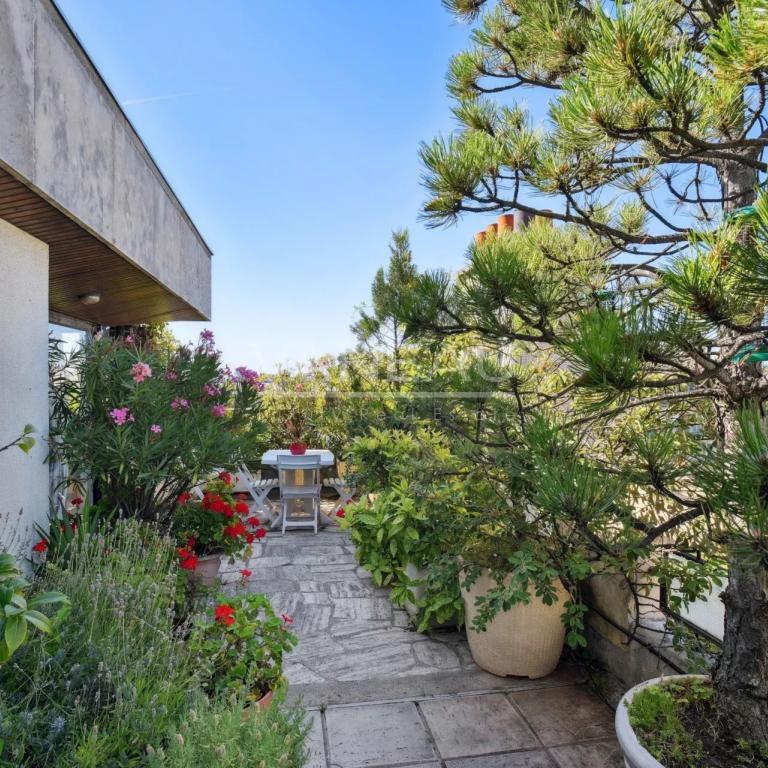 Paris XIVe – dernier étage avec terrasse panoramique