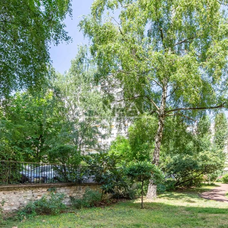 Paris 15e  Lourmel - 4 pièces sur jardin baigné de soleil !