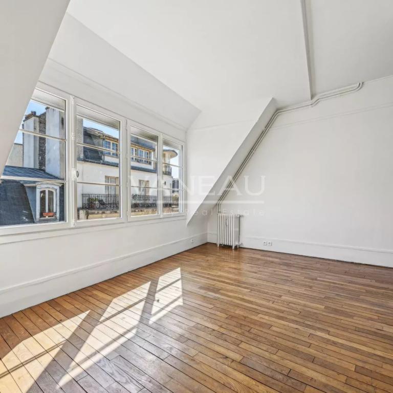 Paris XVe - Sèvres Lecourbe - Appartement lumineux en étage élev