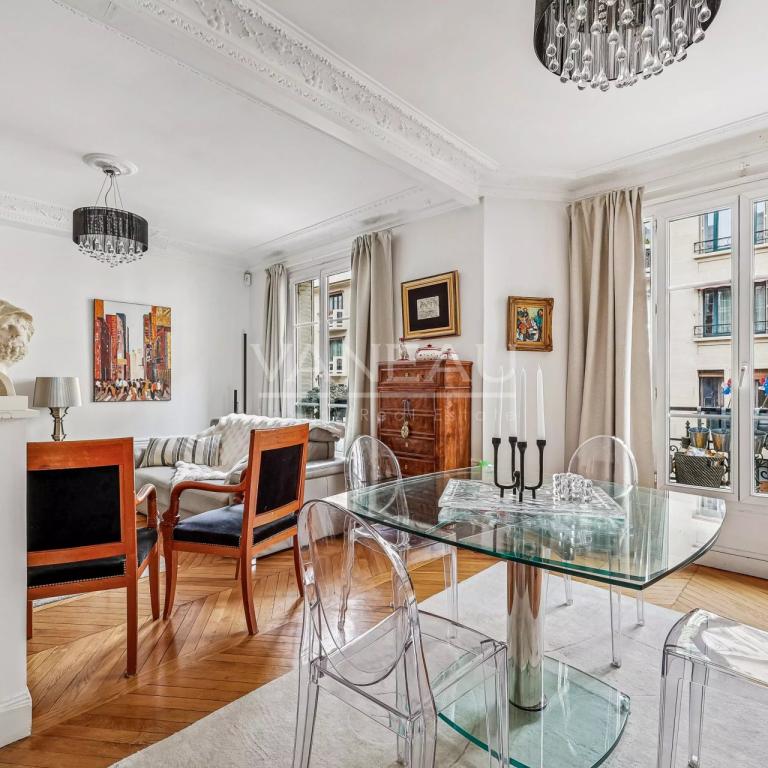Paris XVe - Croix Nivert : Appartement quatre pièces, charme de 