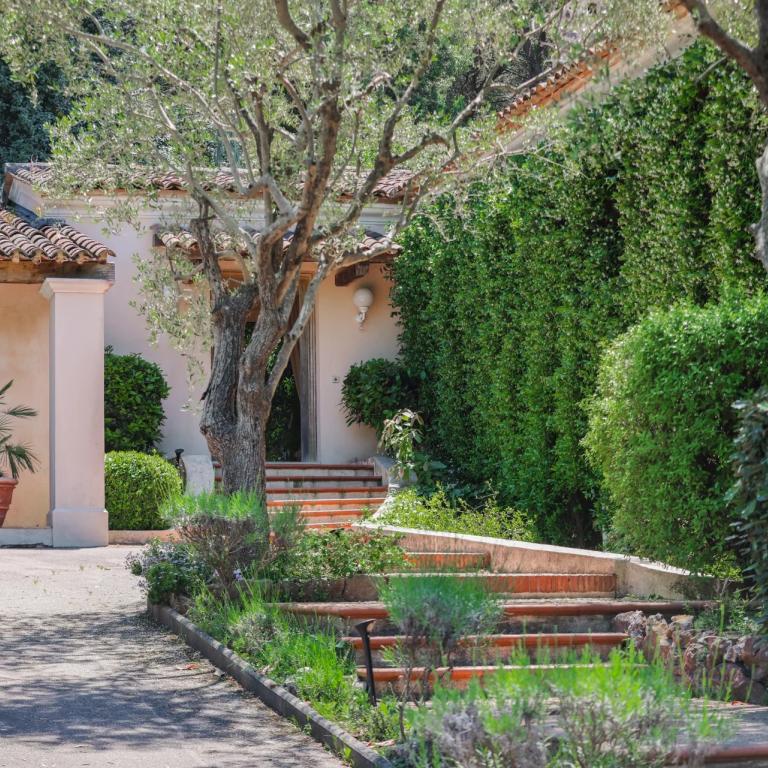 A VENDRE CANNES LE CANNET  VILLA SPACIEUSE DOMAINE PRIVE