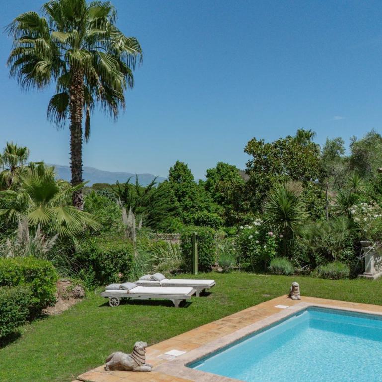A VENDRE CANNES LE CANNET  VILLA SPACIEUSE DOMAINE PRIVE