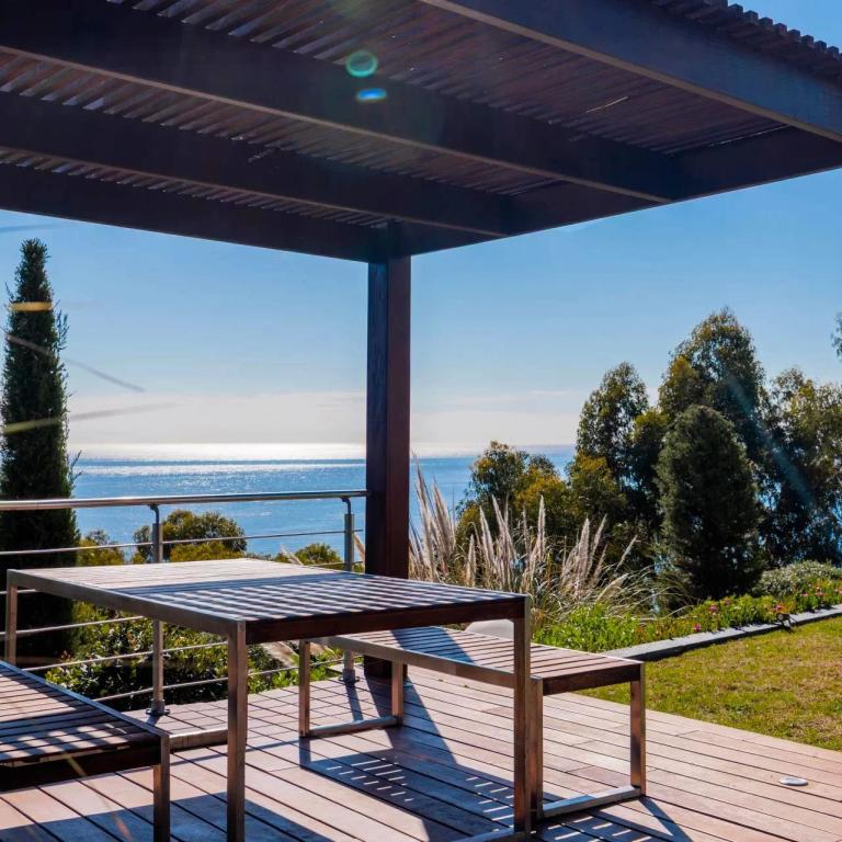 SUPER CANNES  VILLA CONTEMPORAINE VUE MER A VENDRE