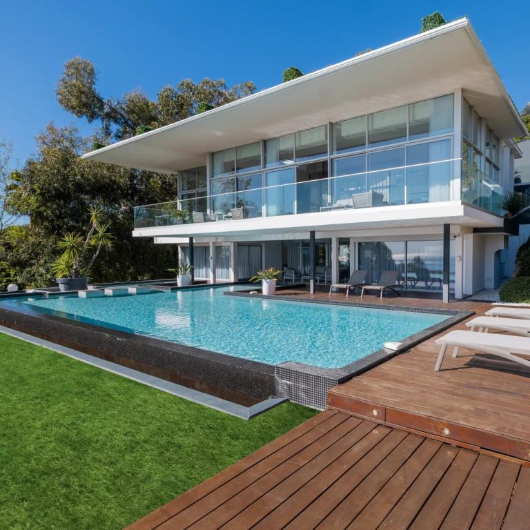 SUPER CANNES  VILLA CONTEMPORAINE VUE MER A VENDRE