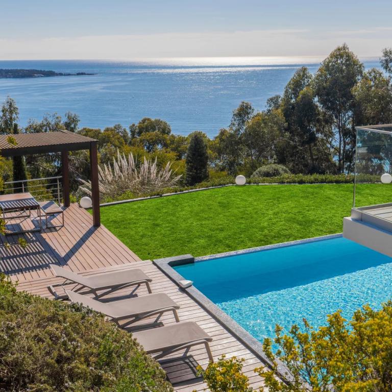 SUPER CANNES  VILLA CONTEMPORAINE VUE MER A VENDRE