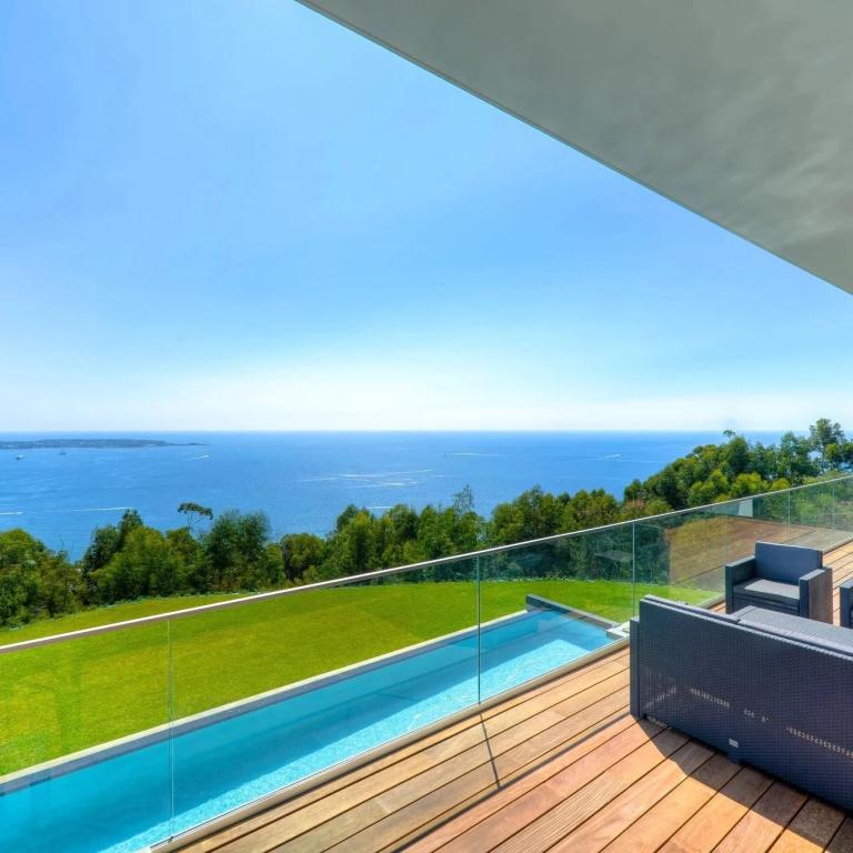 SUPER CANNES  VILLA CONTEMPORAINE VUE MER A VENDRE