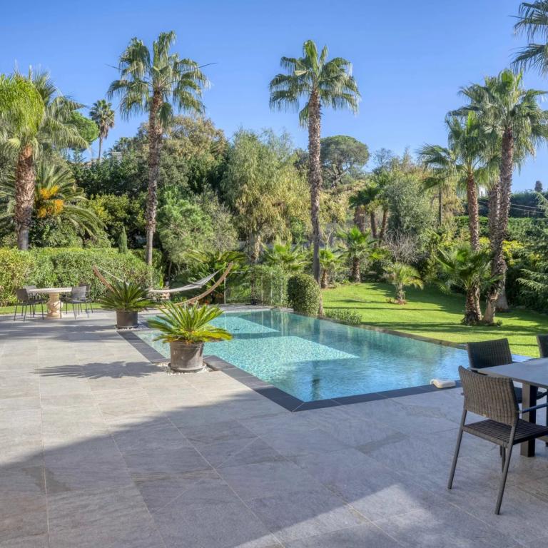 SUPER CANNES VILLA CONTEMPORAINE VUE MER A VENDRE
