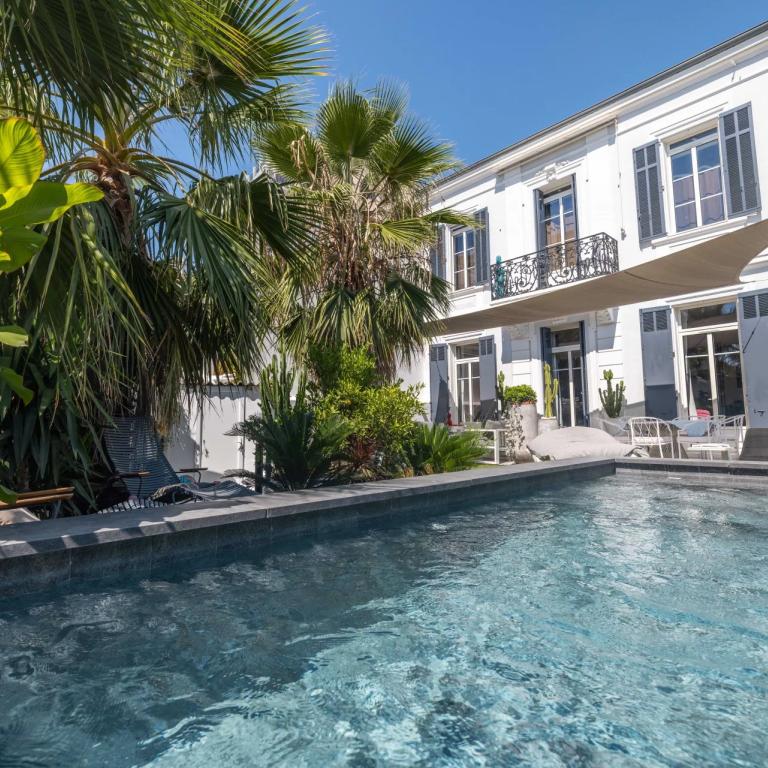 CANNES CENTRE VILLE MAISON RENOVEE A VENDRE  PISCINE PETIT JUAS 