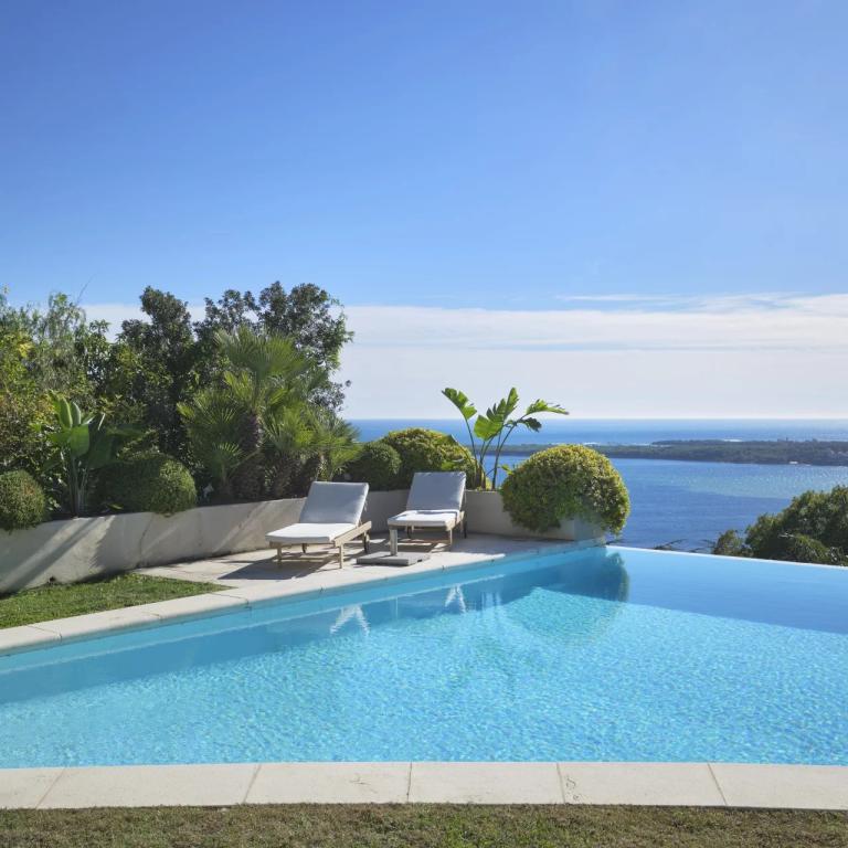 CANNES VILLA RENOVEE VUE MER PANORAMIQUE A VENDRE