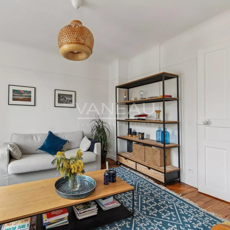 Boulogne Reine-Victor-Hugo– Duplex trois pièces en dernier étage