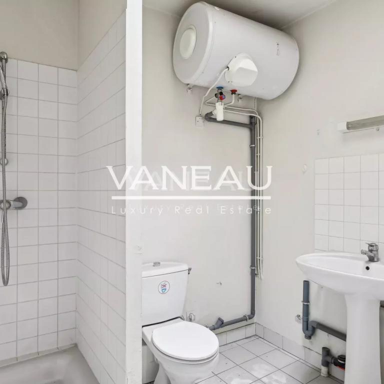 Paris Xe - Rue du Faubourg Saint-Denis proche Gare de l'Est - St