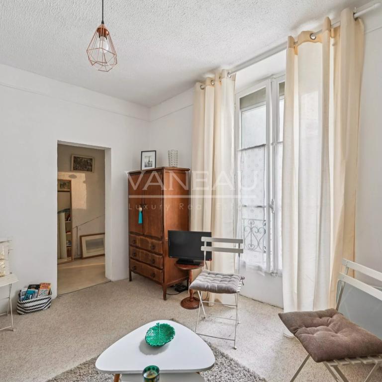 Paris XVe Breteuil -  Studio de charme dans une ravissante copro