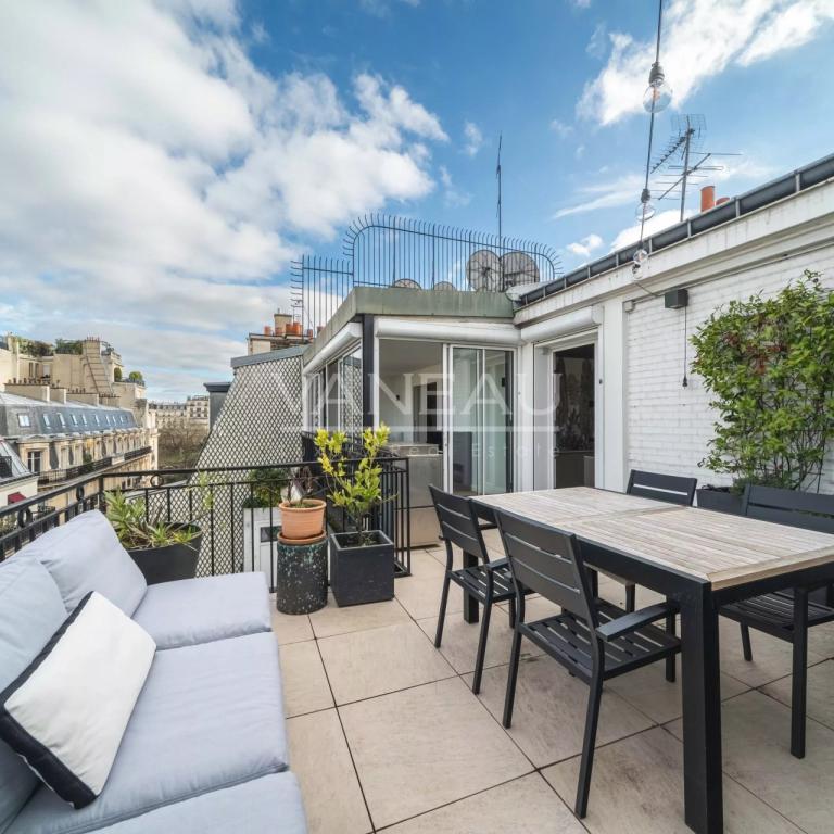 Paris XVIe - Foch - Etoile Penthouse avec terrasse