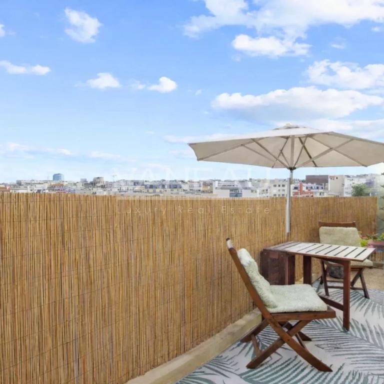 Boulogne, Les Passages : Deux pièces en dernier étage avec terra