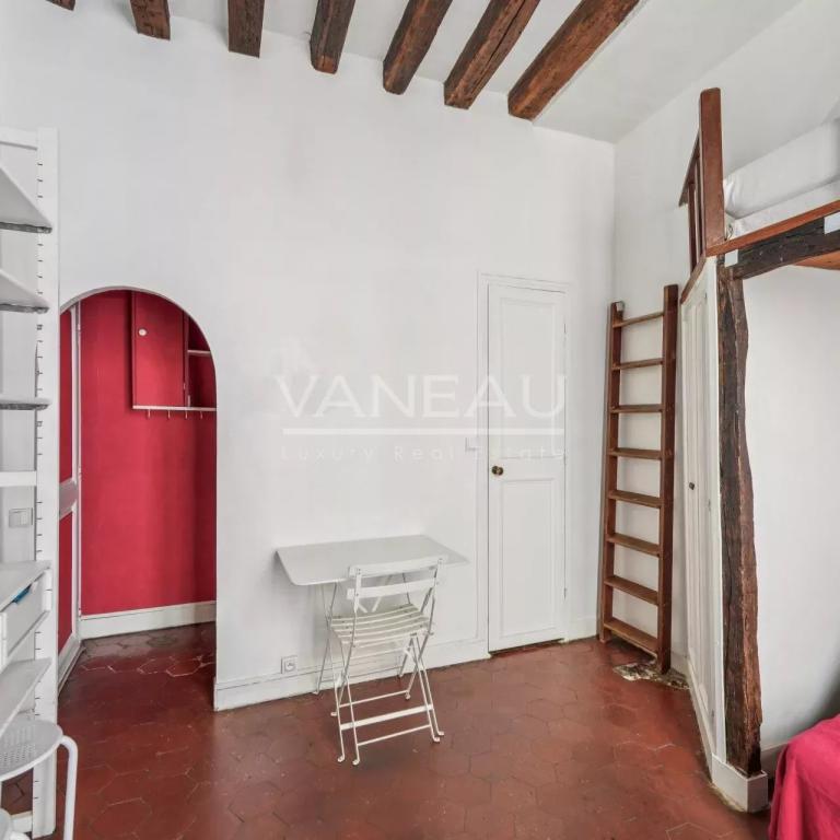 Paris 4ème - MUSEE CARNAVALET- STUDIO