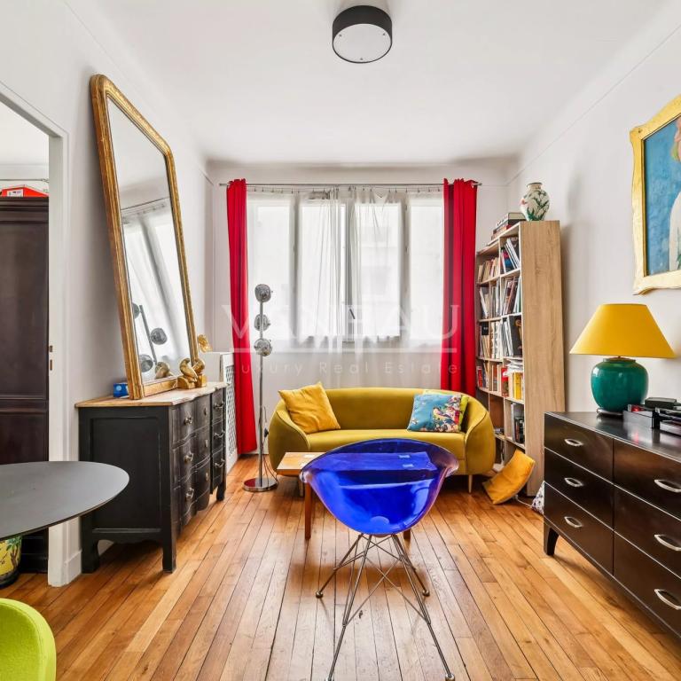 PARIS XVe - Volontaires : Appartement deux pièces au calme