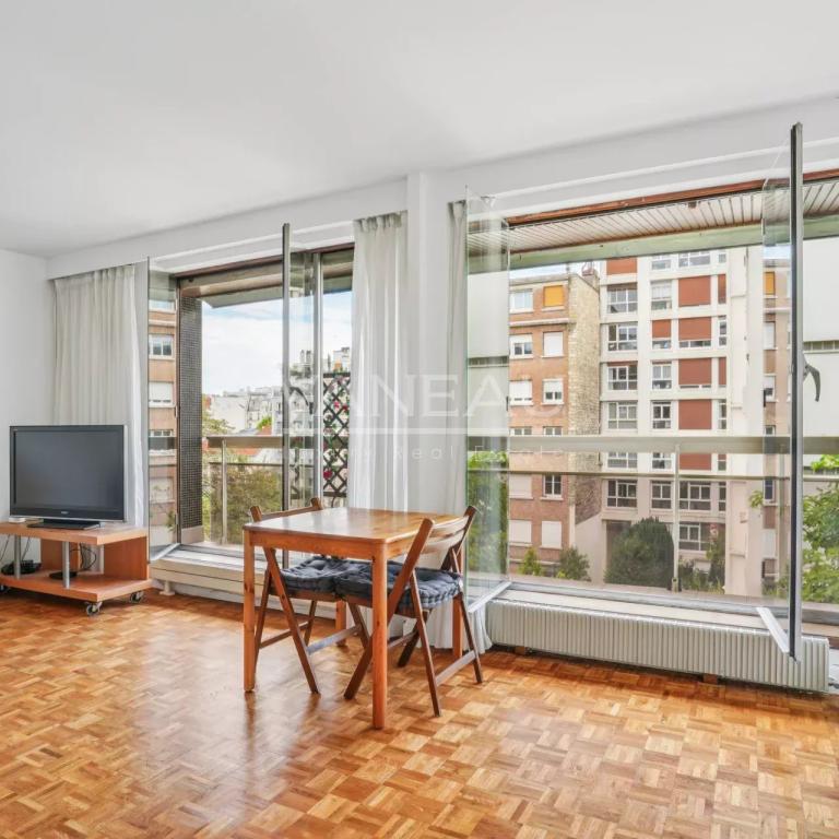 Paris XVe - Volontaires-Blomet - Appartement trois pièces avec b