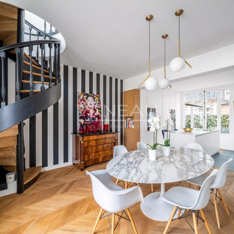 Paris XVIe - Foch - Etoile Duplex Dernier étage avec terrasses