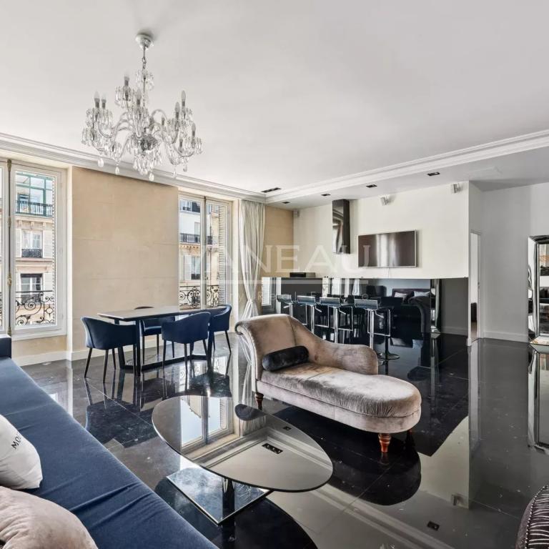 Paris VIII - Triangle d'or  - Quartier Saint Philippe du Roule