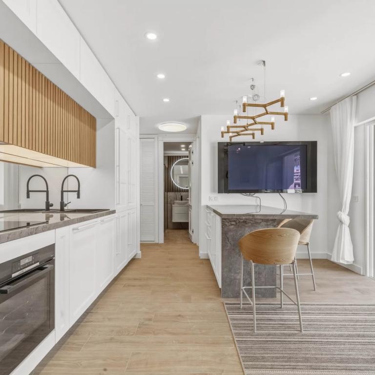 Appartement 3 pièces entièrement rénové à vendre - Cannes Palm B