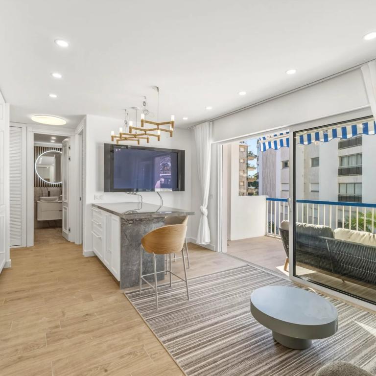 Appartement 3 pièces entièrement rénové à vendre - Cannes Palm B