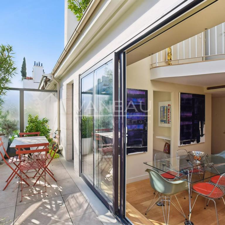 Duplex avec terrasse arborée - Paris VII