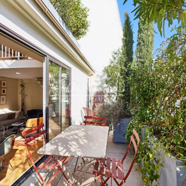 Duplex avec terrasse arborée - Paris VII