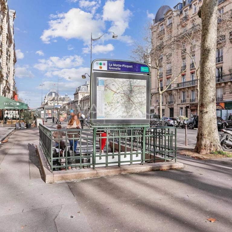 Paris 15ème La Motte-Picquet Grenelle - 5 pièces 4 chambres