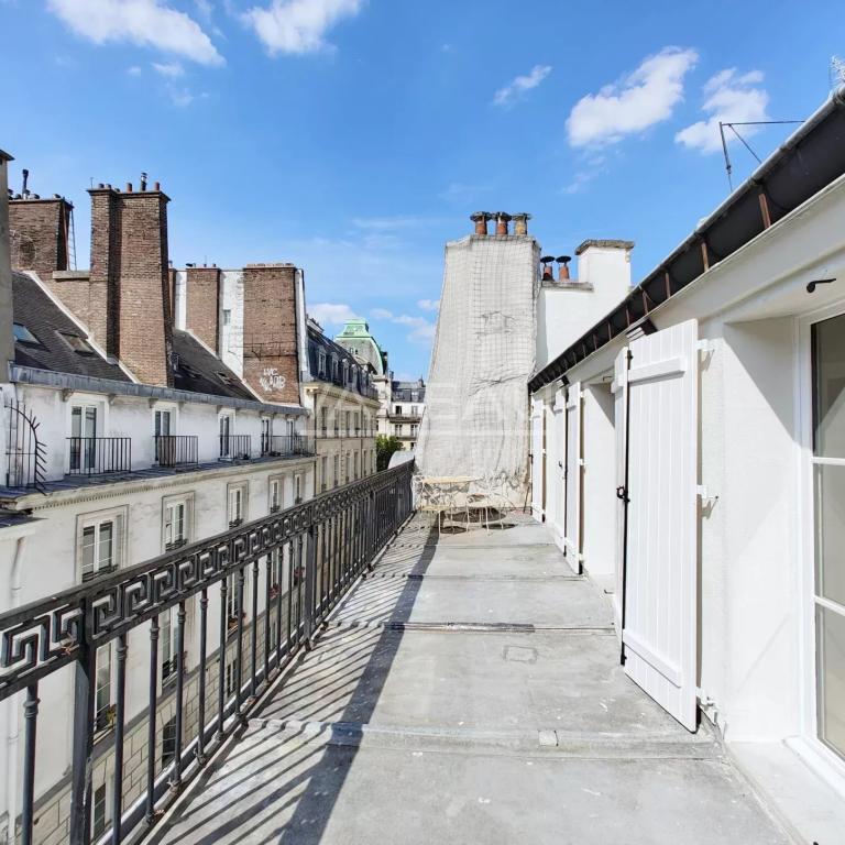 Paris IIe - Montorgueil - Appartement dernier étage avec terrass