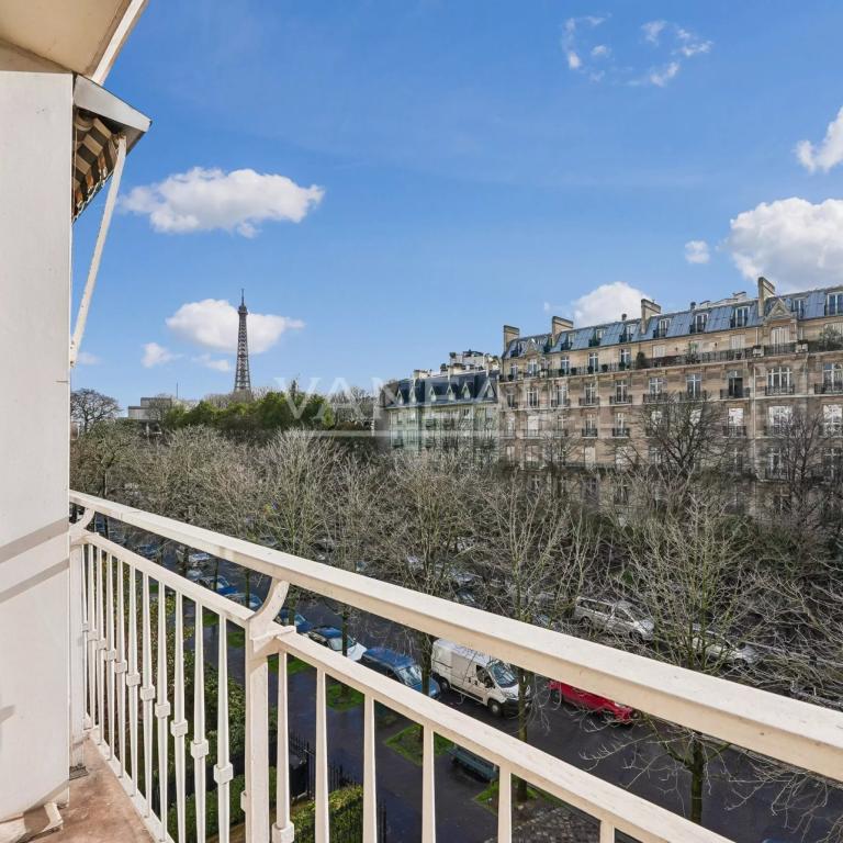 Paris XVIe- Georges Mandel - Pied à terre avec balcon