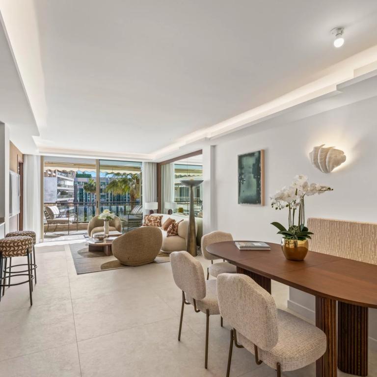 Cannes Croisette Grand Hotel Appartement 4 Pièces vue mer à vend