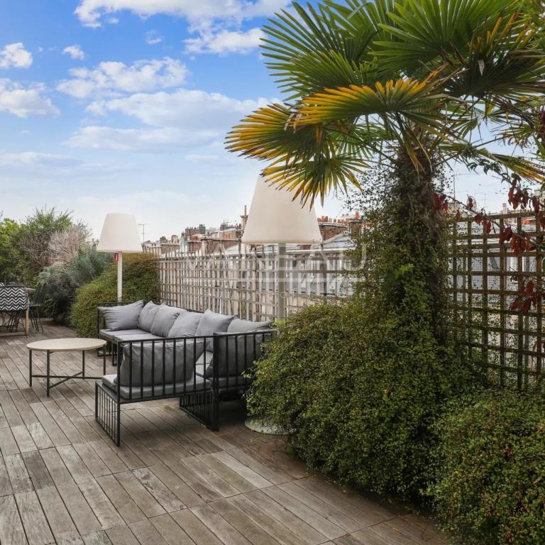 Paris XVII - Parc Monceau - Dernier étage terrasse