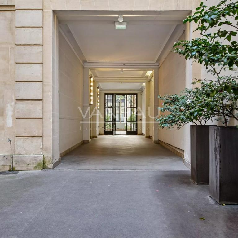 PARIS VIIIe - Champs-Elysées / Boétie