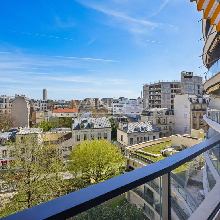 Neuilly - Mairie - Calme sur jardin