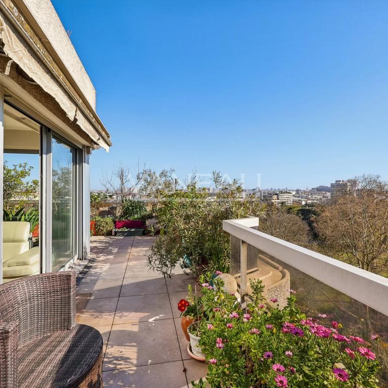 Paris XIVe : Parc Montsouris : Duplex au dernier étage avec terrasses