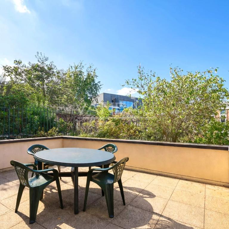 Paris XV - Volontaires / Pasteur : Appartement trois pièces avec