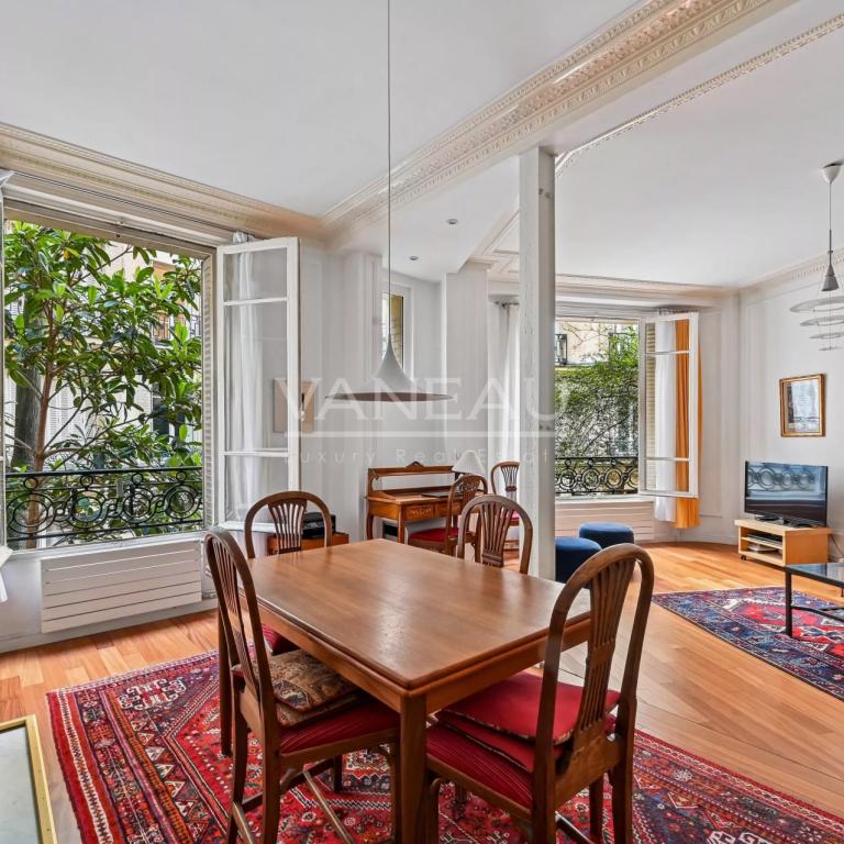 PARIS XVe - Rue du Laos : Bel appartement trois pièces au calme 