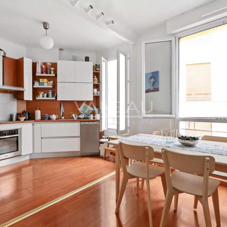 Rue Cambronne Trois pièces