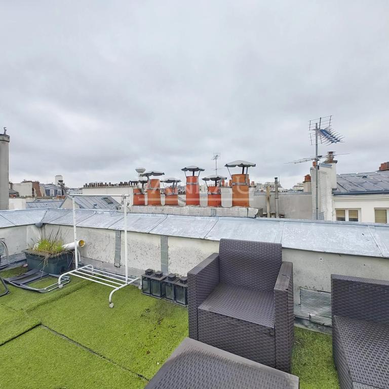 Paris IIe - Montorgueil - Studio dernier étage avec terrasse