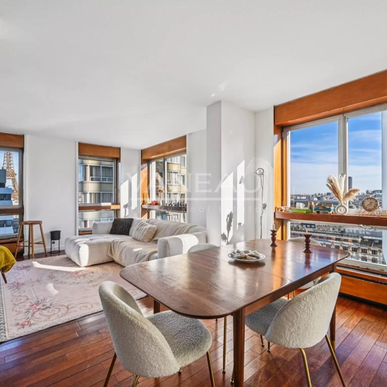 Paris XV - Quai de Grenelle–  Appartement Familial avec vue Tour