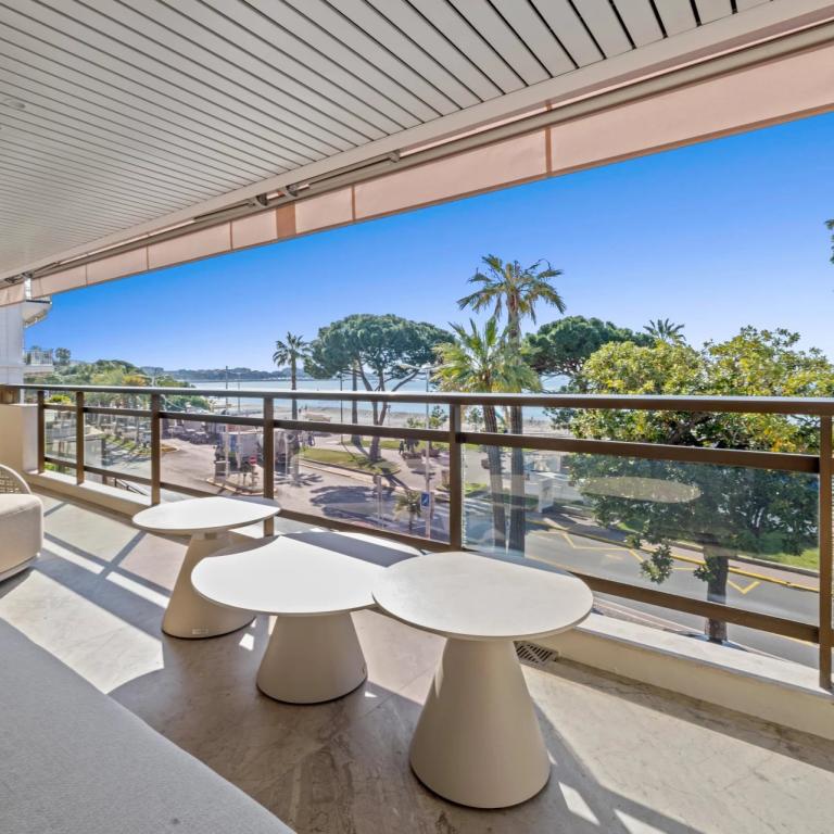 Cannes Croisette Appartement 6 pièces vue mer à vendre