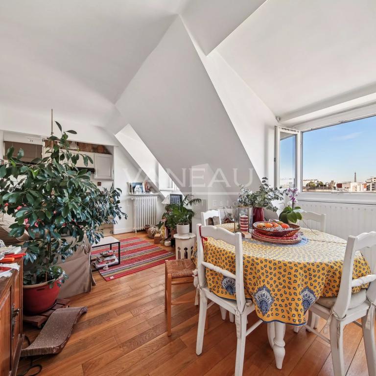 Boulogne centre - Trois pièces dernier étage avec balcon