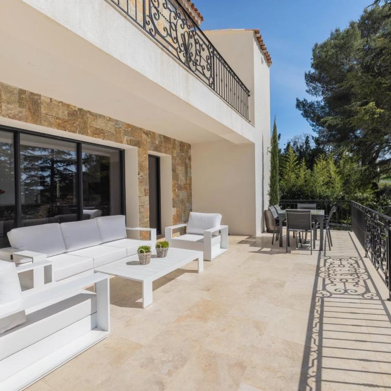 Chateauneuf Villa contemporaine rénovée à vendre