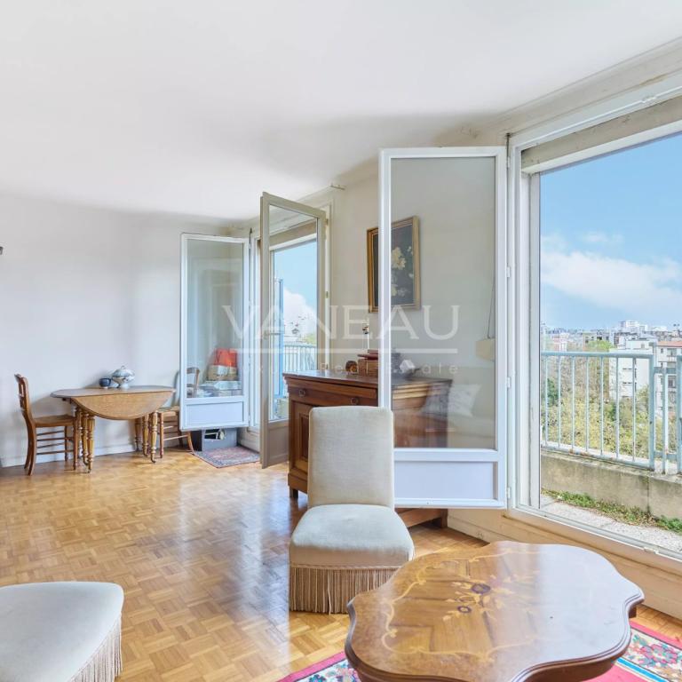 PARIS XV - dernier étage / Vues / Balcons